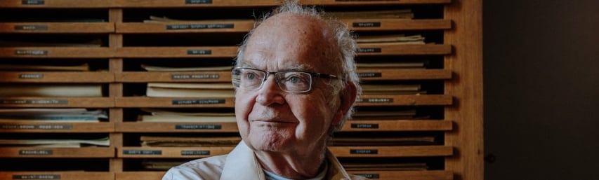 Donald Knuth, ciência da programação, análise algorítmica, The Art of Computer Programming, complexidade de algoritmos, TeX, eficiência computacional, otimização de algoritmos, notação Big-O, história da computação, algoritmos eficientes, matemática computacional, sistemas tipográficos